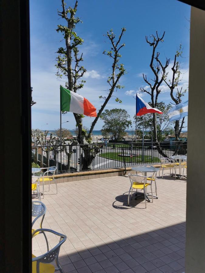 Hotel Ideale Rimini Buitenkant foto