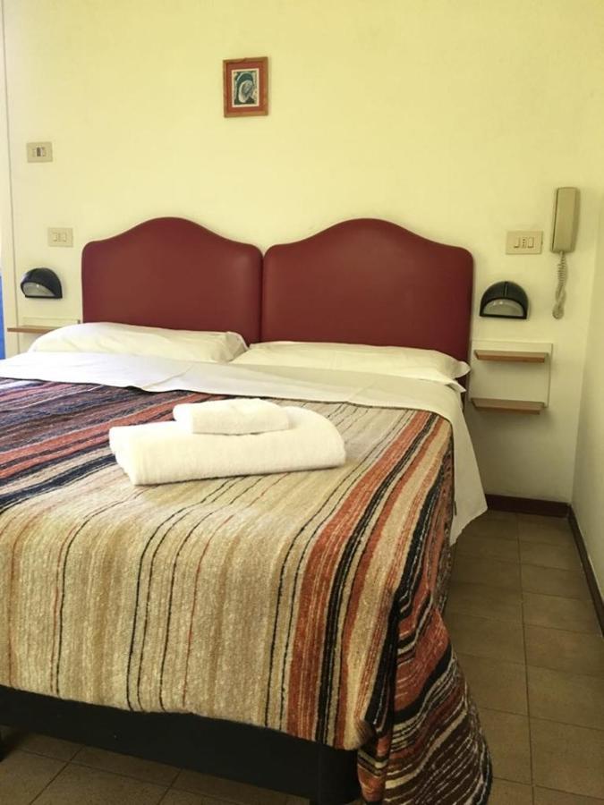 Hotel Ideale Rimini Buitenkant foto