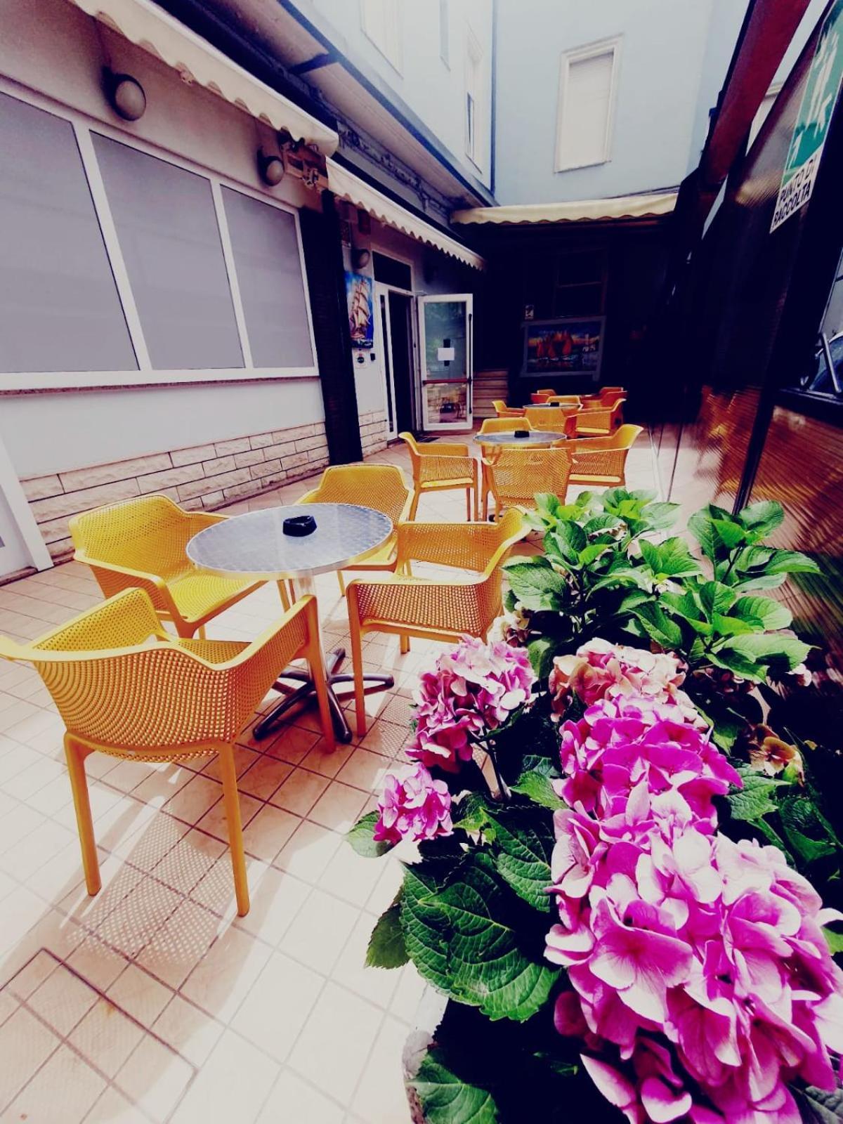 Hotel Ideale Rimini Buitenkant foto