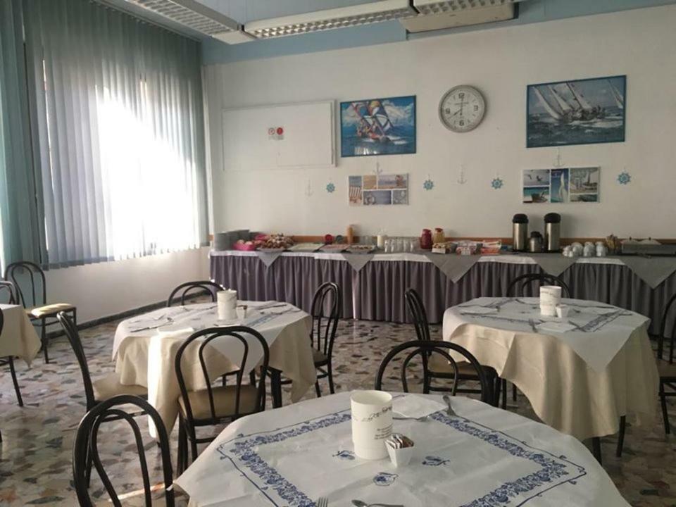 Hotel Ideale Rimini Buitenkant foto