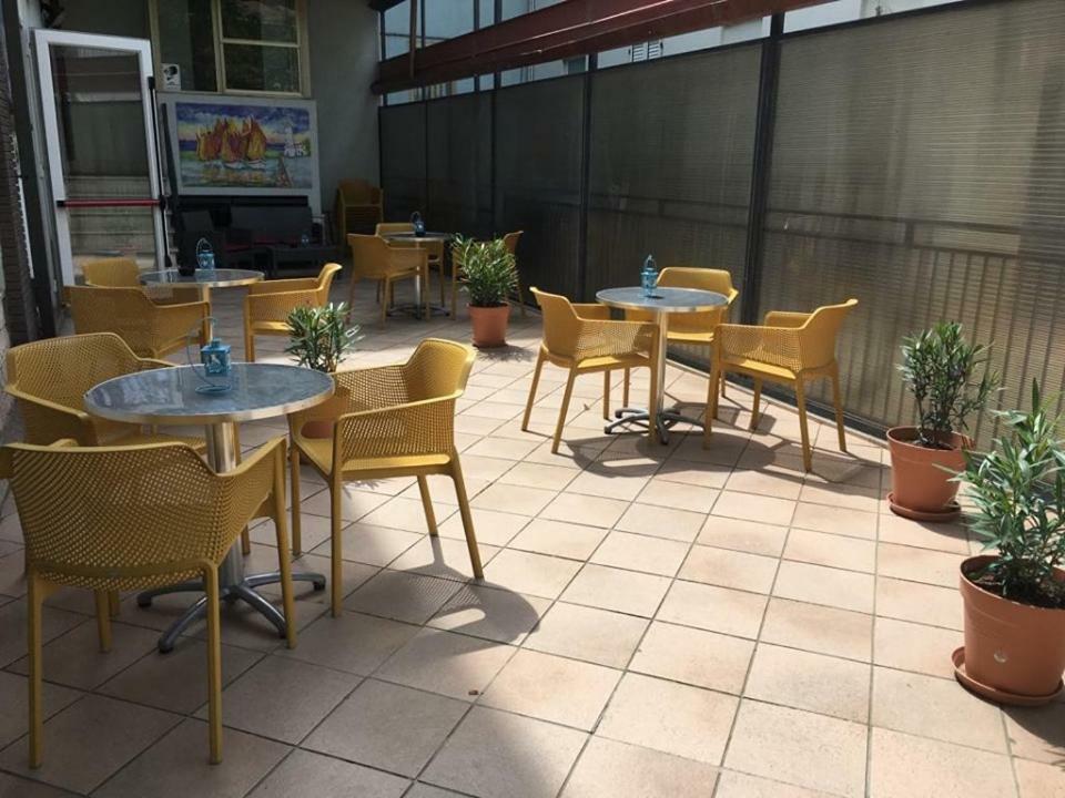 Hotel Ideale Rimini Buitenkant foto